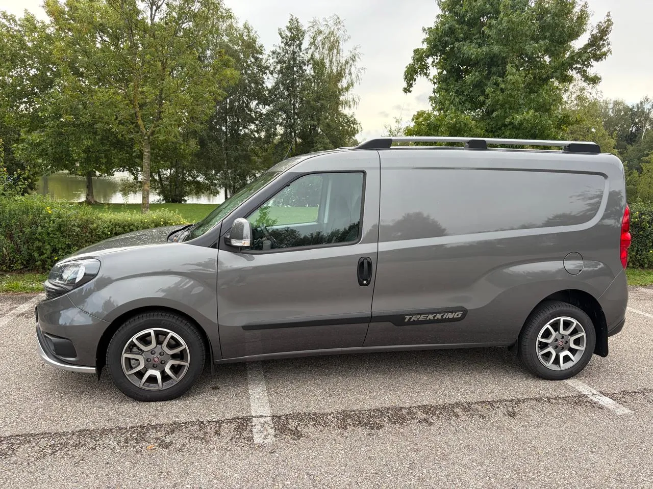Der Fiat Doblo Cargo von der Seite